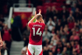 包含法网半决赛对决在即！曼联演练定位球，阿森纳密集防守应对的词条